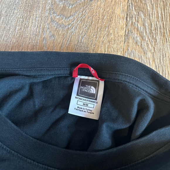 Women’s Cropped Northface T-Shirt - Picture 3 of 3